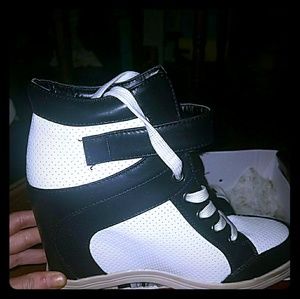 Sneaker wedges